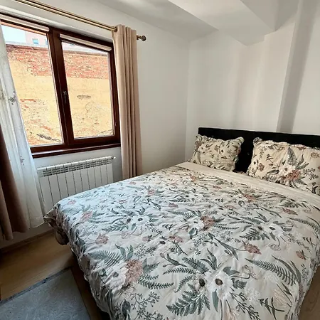 Modern Escape Near Old Town Апартаменти Бухарест