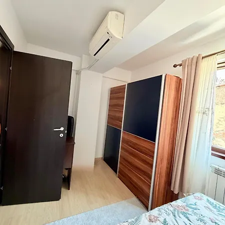 Modern Escape Near Old Town Апартаменти